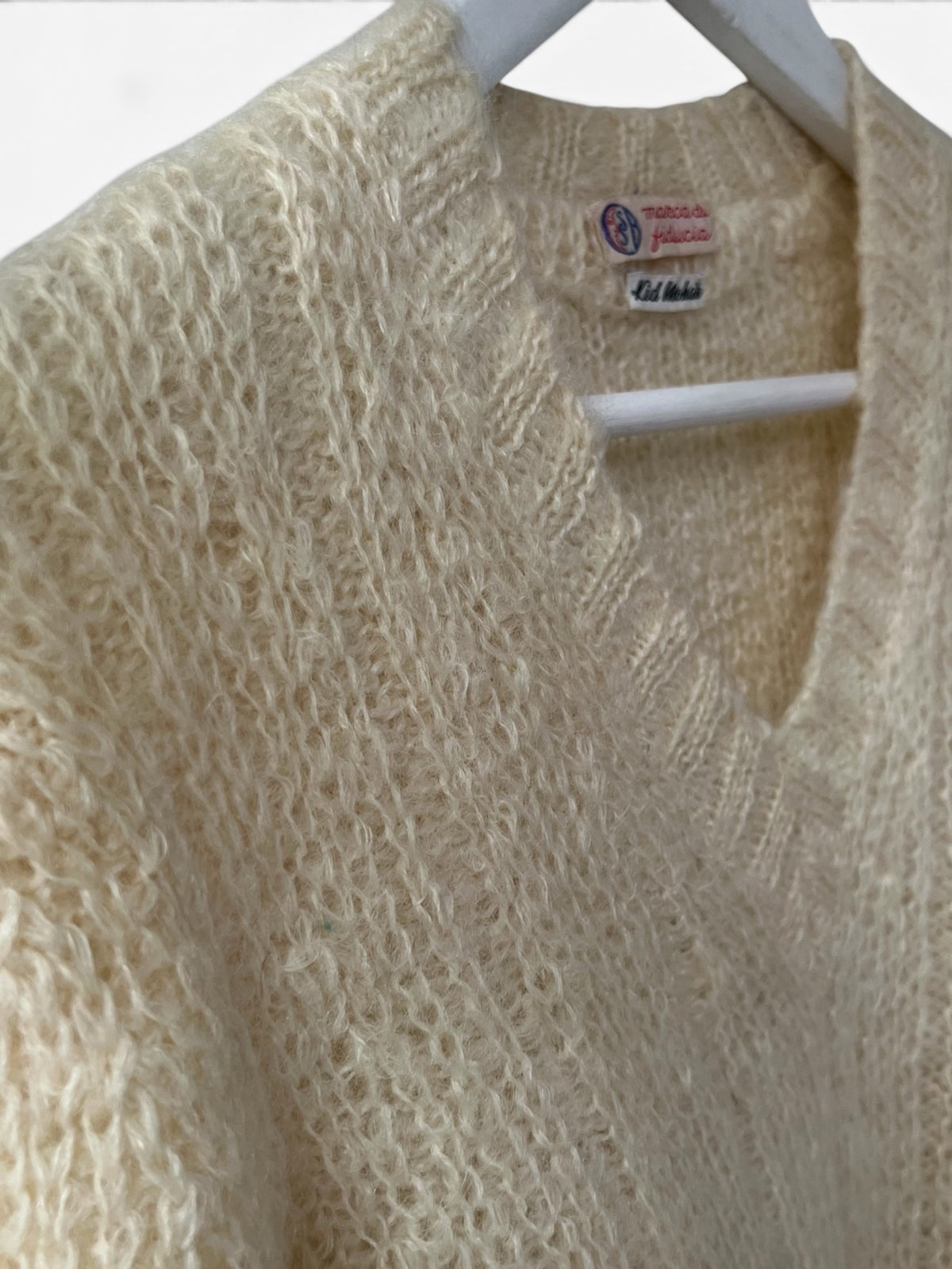MOHAIR V NECK JUMPER. SIZE 10/12