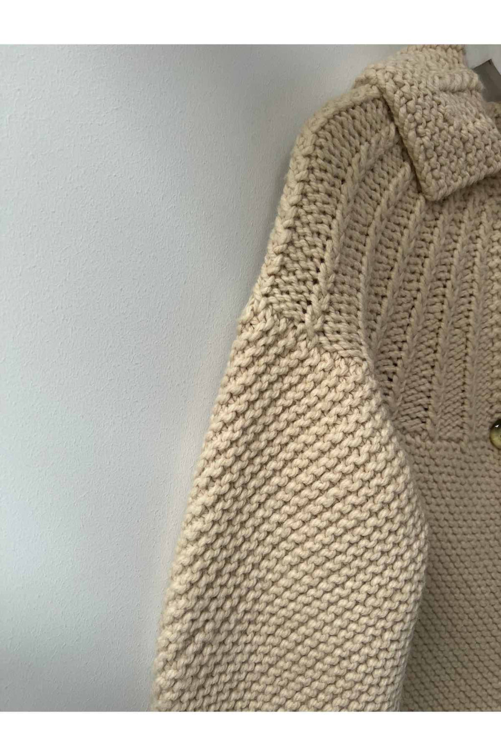W0OL KNEE LENGTH COAT. SIZE S