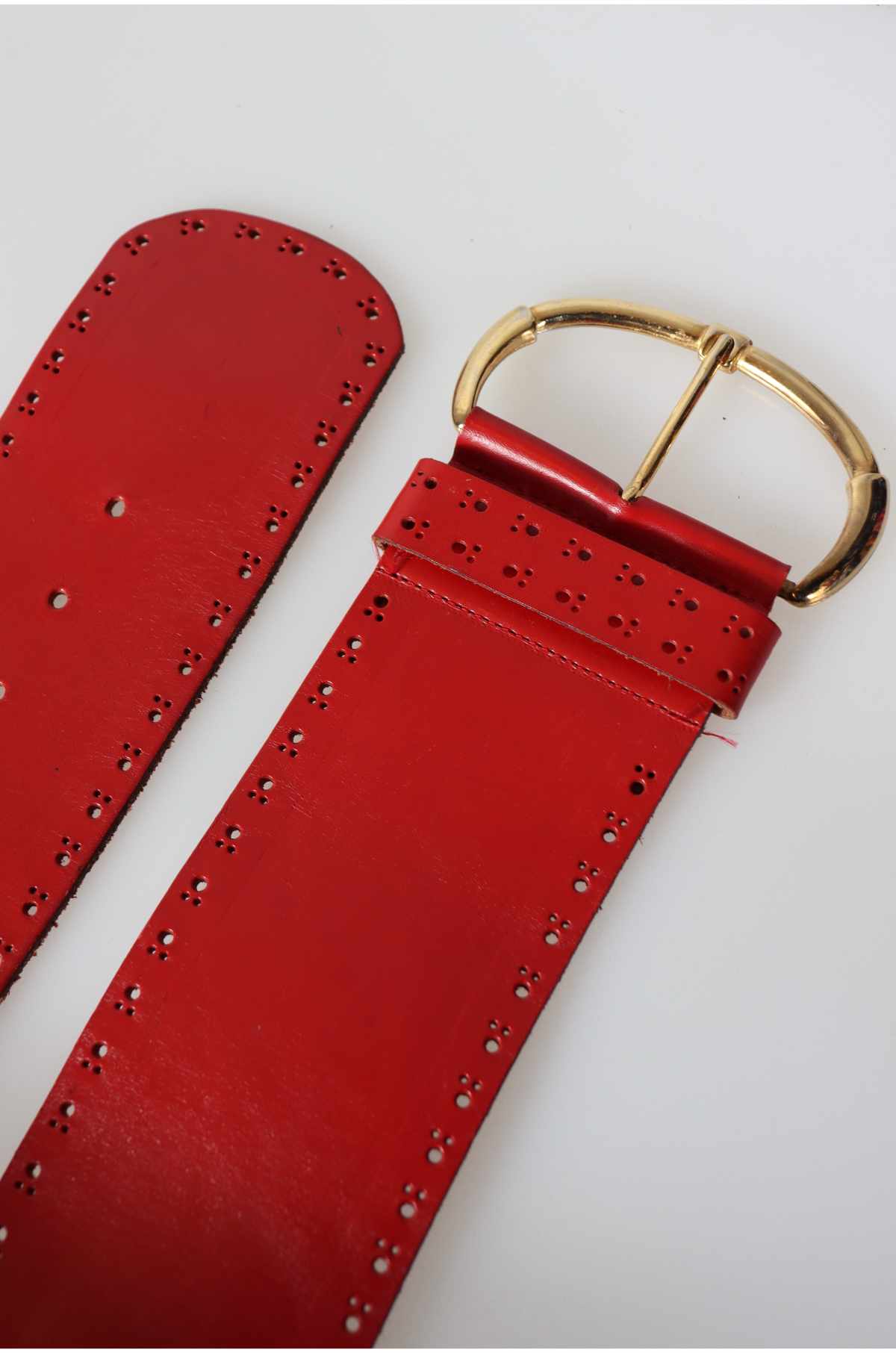 80s VINTAGE RED LEATHER BELT.