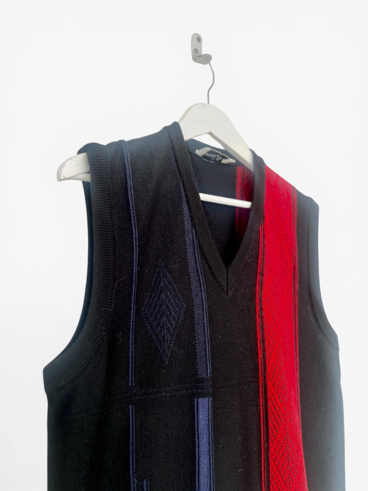 MENS WOOL BLEND V NECK TANK TOP.SIZE S